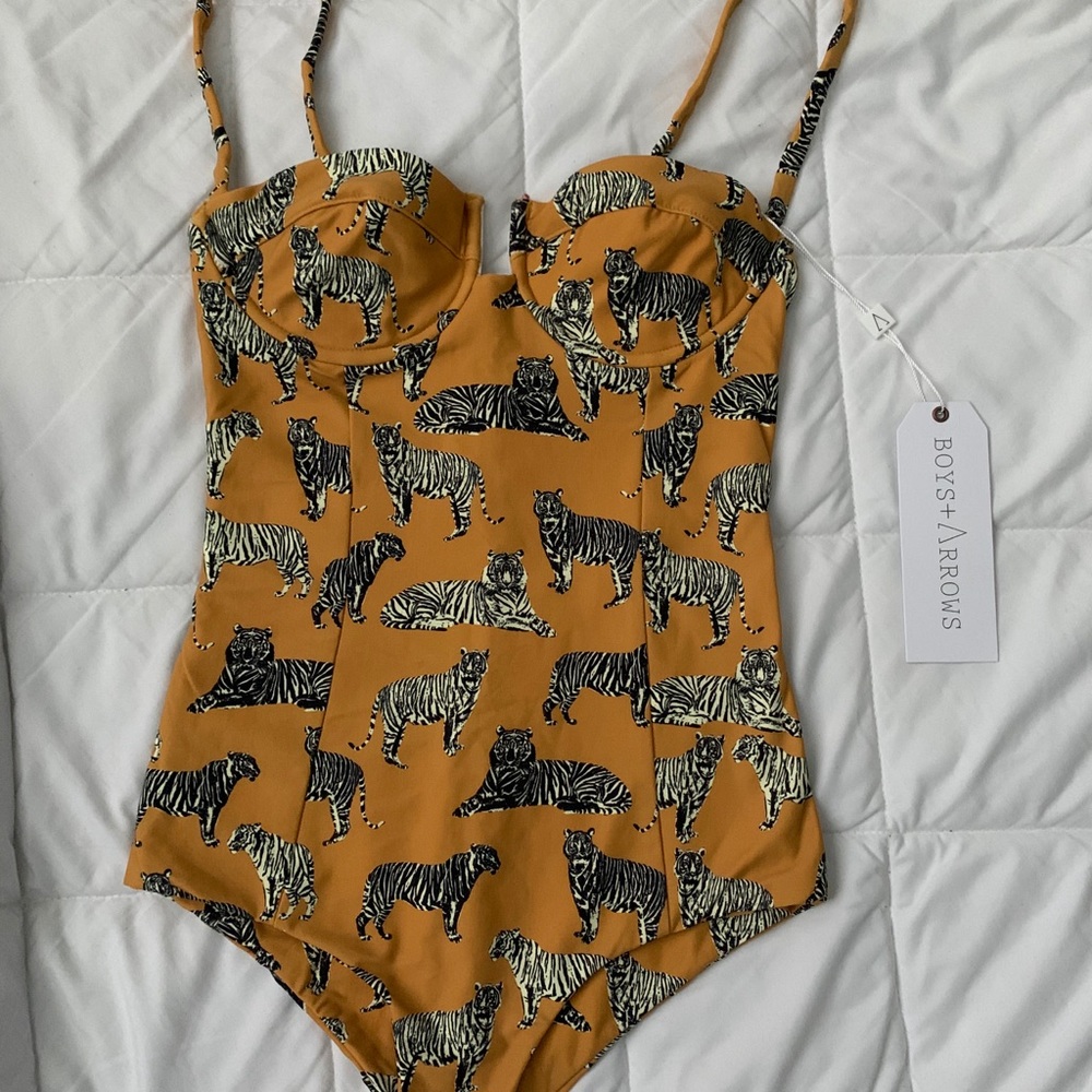 Boys + Arrows 🐅 Doss One Piece in Cat